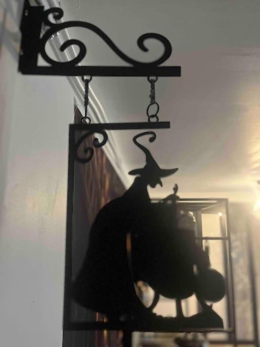 La Chambre Des Secrets Perougien Pérouges Esterno foto